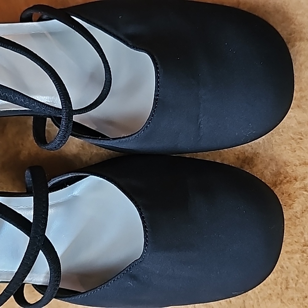 Shoes - Picture 5 of 16